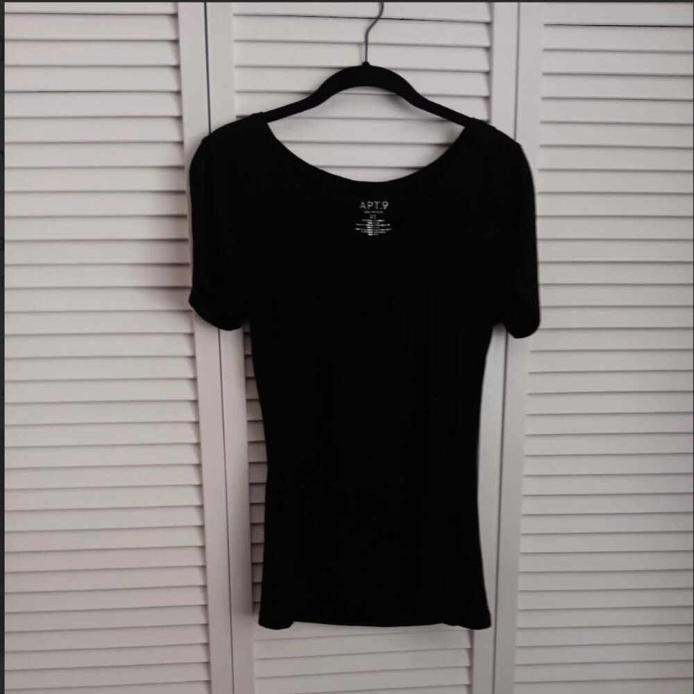 Apt. 9 Essentials Black Tee